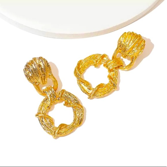 Fashion Gold Tone Earrings - Picture 2 of 6